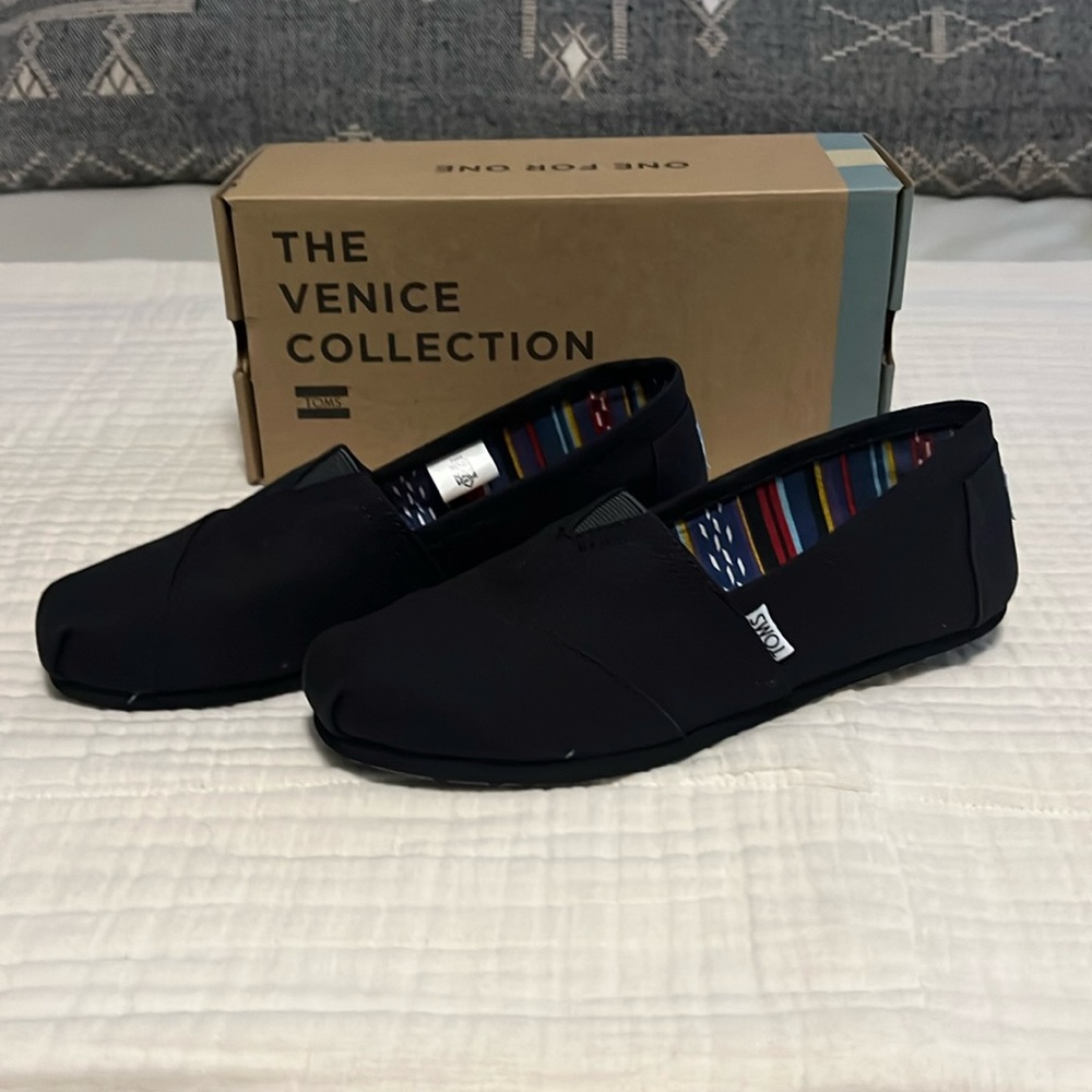NIB TOMS Black on Black Venice Collection